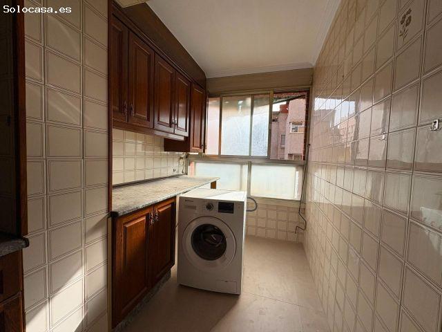 Piso de 3 Dormitorios con Garaje y Trastero en Carrús, Elche