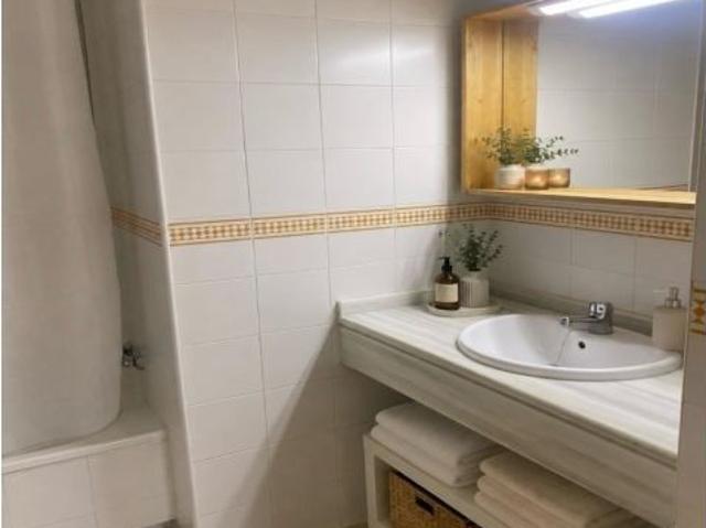 PISO DE 3 DORMITORIOS CON TERRAZA, GARAJE Y PISCINA
