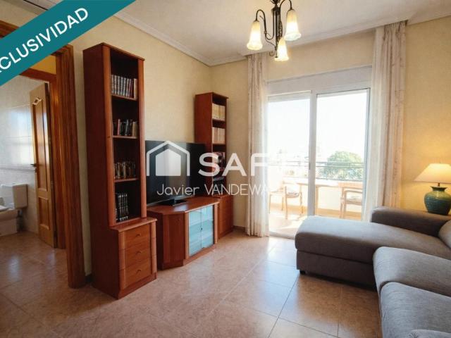 Piso de 3 dormitorios con terraza, vistas despejadas y piscina comunitaria en Costa África, a un paso de la playa