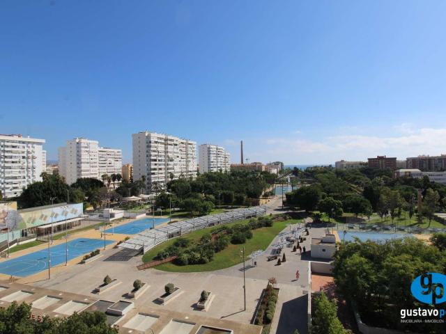Piso de 3 dormitorios con terraza y vistas al Parque del Oeste en La Paz, Málaga