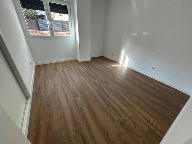 PISO DE 3 DORMITORIOS CON 1 PLAZA DE GARAJE A ESTRENAR