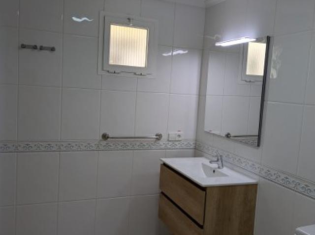 Piso de 3 dormitorios en alquiler en Alicante