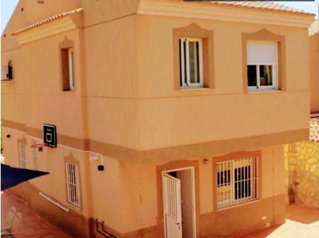 Piso de 3 dormitorios en alquiler en Alicante