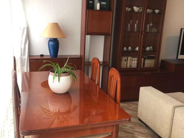 Piso de 3 dormitorios en alquiler en Alicante