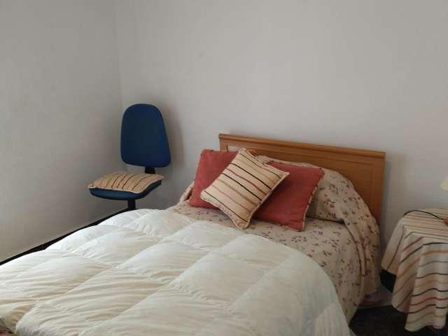 Apartamento de 3 dormitorios en alquiler en Alicante, España