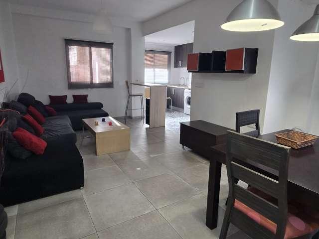 Piso de 3 dormitorios en alquiler en La Torre, Valencia