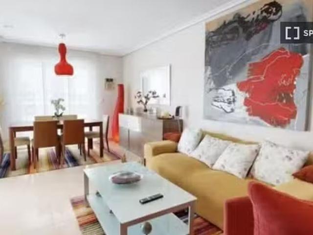 Piso de 3 dormitorios en alquiler en Santa Pola, Alicante