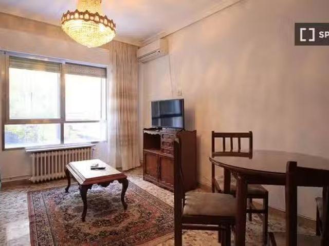 Piso de 3 dormitorios en alquiler en Pavones, Madrid