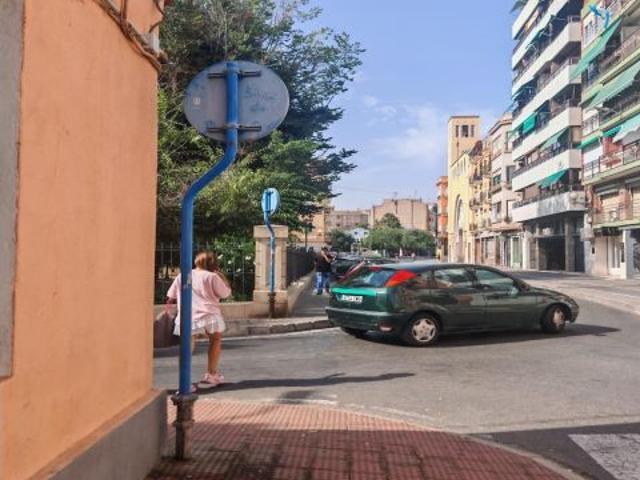 Piso de 3 dormitorios en alquiler — Zona tranquila, Alicante
