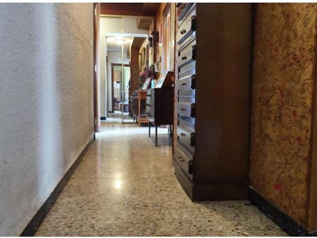PISO DE 3 DORMITORIOS MUY LUMINOSO CON TERRAZA Y GARAJE GRANDE EN FINCA PROXIMA
