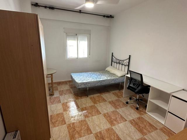 PISO DE 3 DORMITORIOS PARA ESTUDIANTES!