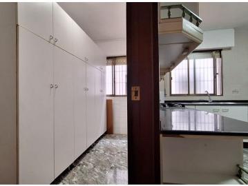 Piso de 3 dormitorios PARA ESTUDIANTES en la Calle Sagasta