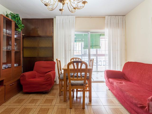 Piso de 3 dormitorios y 1 baño en el barrio de Lucero, distrito de Latina