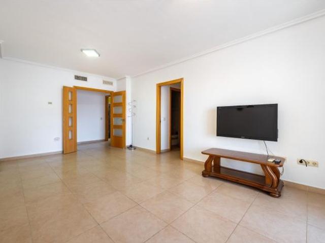 PISO DE 3 DORMITORIOS Y 2 BAÑOS CON PLAZA DE GARAJE Y TRASTERO