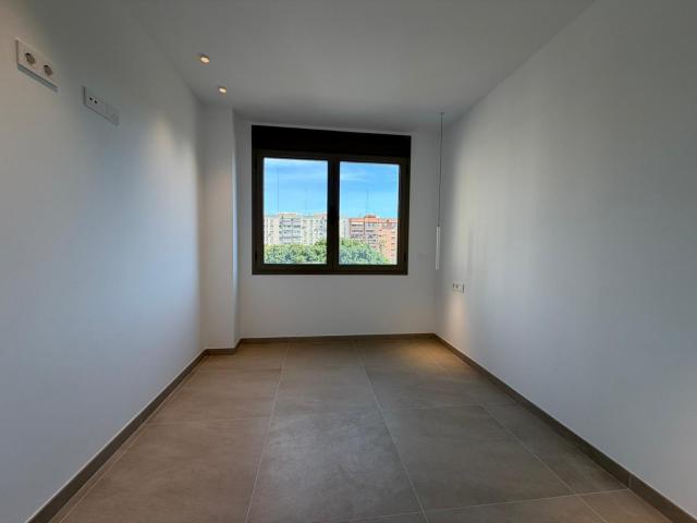 Piso de 3 habitaciones a estrenar en Calle Francia
