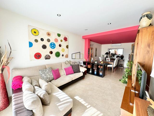 Piso de 3 habitaciones, balcón, plaza de aparcamiento y trastero en Santa Oliva