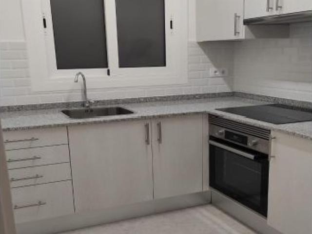 Piso de 3 habitaciones, cocina y baño reformados