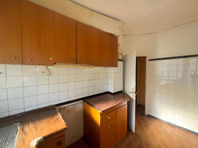 Piso de 3 habitaciones con gran potencial en Grup Jaume d'Urgell ¡Hazla a tu medida!