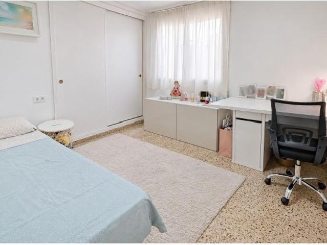Piso de 3 habitaciones con gran terraza y garaje en Patraix