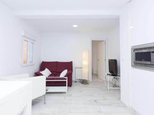 Piso de 3 habitaciones en alquiler en Numancia, Madrid