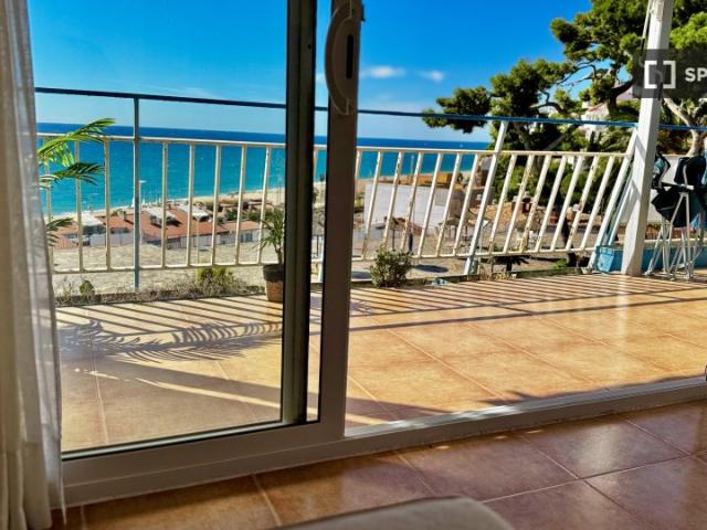 Piso de 3 habitaciones en alquiler en Canet de Mar, Barcelona