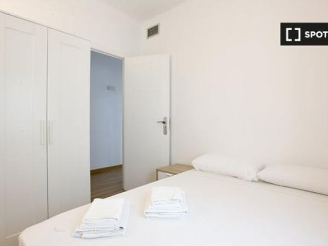 Piso de 3 habitaciones en alquiler en El Clot, apto para cualquier persona
