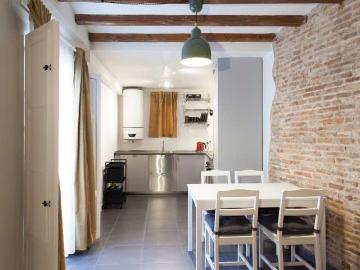 Piso de 3 habitaciones en alquiler en El Raval, Barcelona