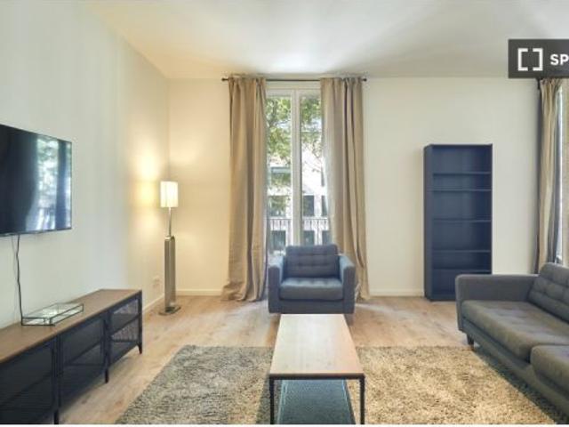 Piso de 3 habitaciones en alquiler en El Raval, solo para profesionales