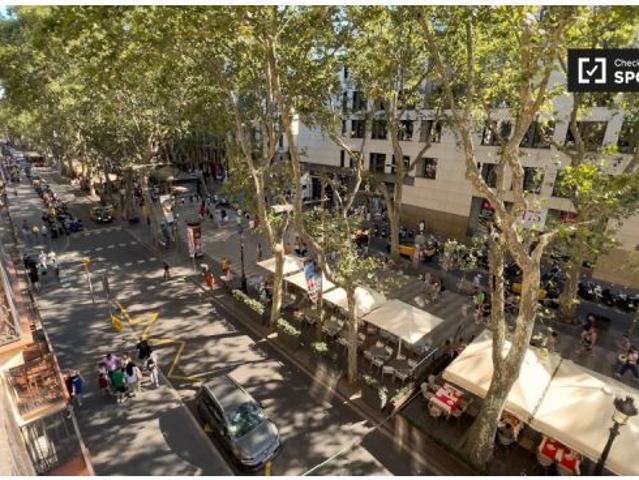 Piso de 3 habitaciones en alquiler en El Raval
