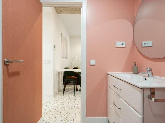 Piso de 3 habitaciones en alquiler en Embajadores, Madrid