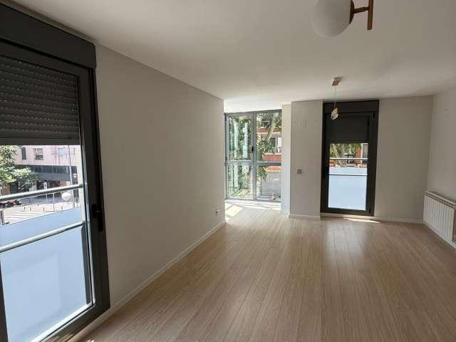 Piso de 3 habitaciones en alquiler en Embajadores, Madrid
