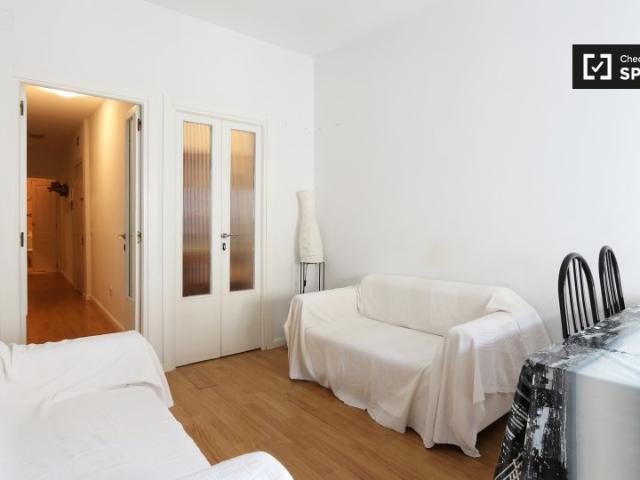 Piso de 3 habitaciones en alquiler en Embajadores, Madrid