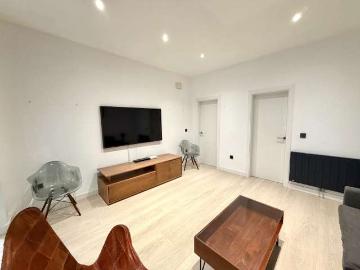 Piso de 3 habitaciones en alquiler en Embajadores, Madrid