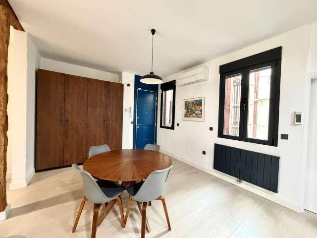 Piso de 3 habitaciones en alquiler en Embajadores, Madrid