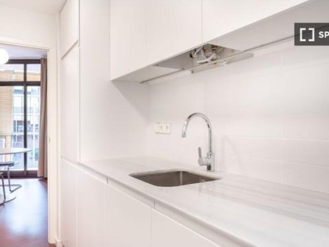 Piso de 3 habitaciones en alquiler en La Barceloneta, gastos incluidos