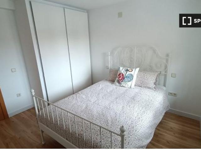 Piso de 3 habitaciones en alquiler en Puerta del Ángel, gastos incluidos