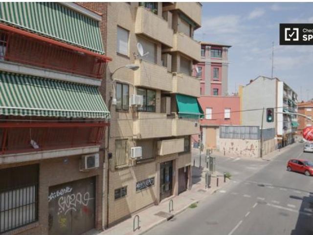 Piso de 3 habitaciones en alquiler en Puerta del Ángel, se permite fumar