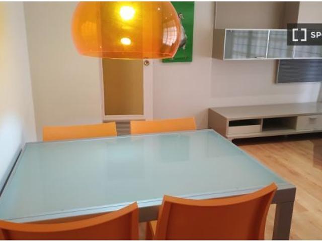 Piso de 3 habitaciones en alquiler en Sant Cugat Del Vallès, solo profesionales