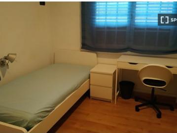 Piso de 3 habitaciones en alquiler en Sant Cugat Del Vallès, solo profesionales
