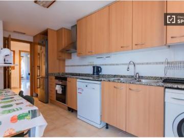 Piso de 3 habitaciones en alquiler en Sant Pau, gastos incluidos