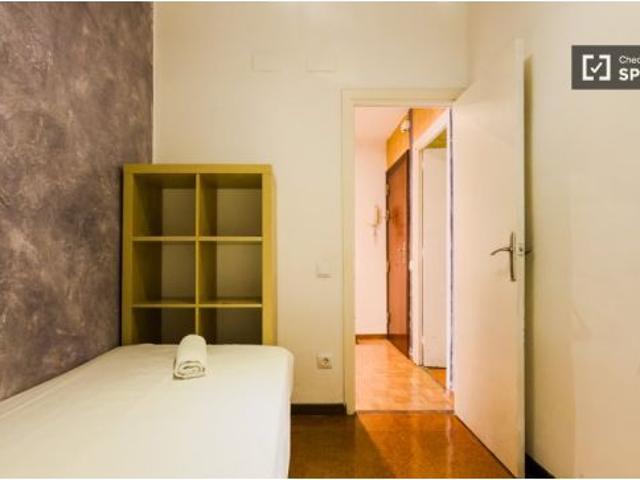 Piso de 3 habitaciones en alquiler en Sants Badal, no apto para fumadores ni propietarios de mascota