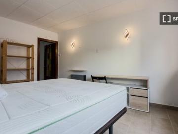 Piso de 3 habitaciones en alquiler en Sants Badal, Barcelona