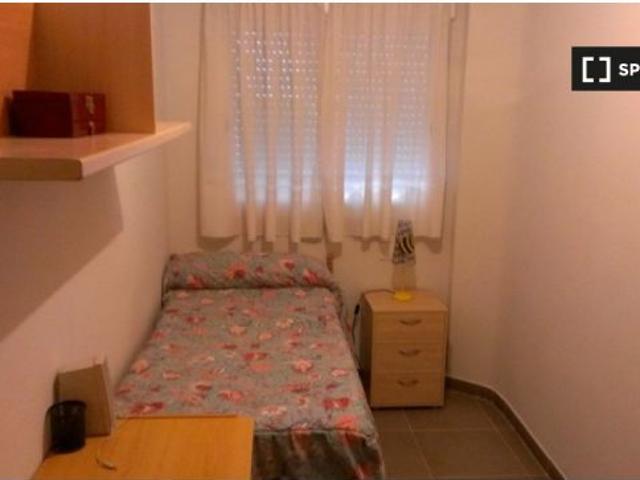 Piso de 3 habitaciones en alquiler en Trinitat, solo para estudiantes