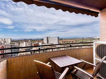 Piso de 3 habitaciones en ubicación premium con garaje y piscina