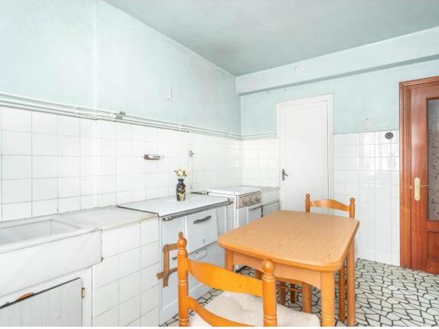 Piso de 3 habitaciones en 5ª planta en el barrio de Fozaneldi Oviedo