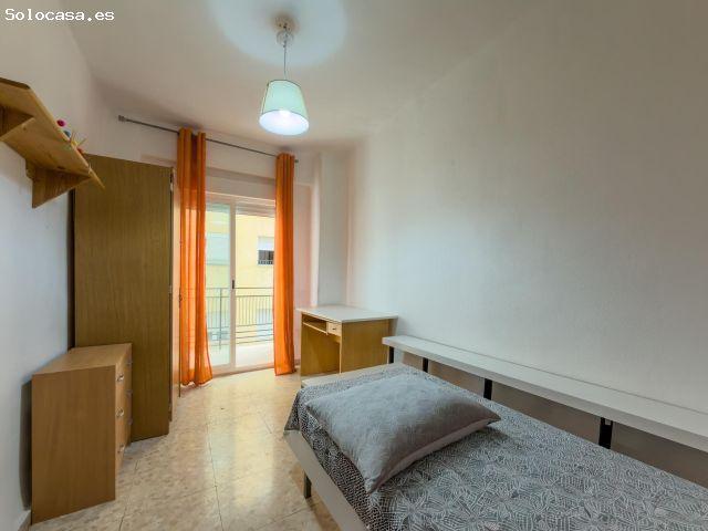 Piso de 3 habitaciones para estudiantes listo para el curso. Luz, balcón y a un paso de tu facultad
