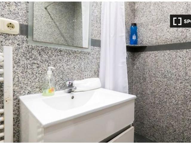 Piso de 3 habitaciones para mujeres en alquiler en Sant Marti