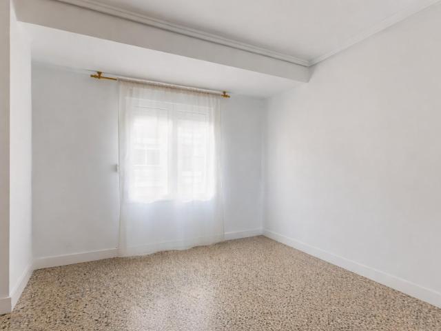 Piso de 3 habitaciones y 2 baños en Valencia