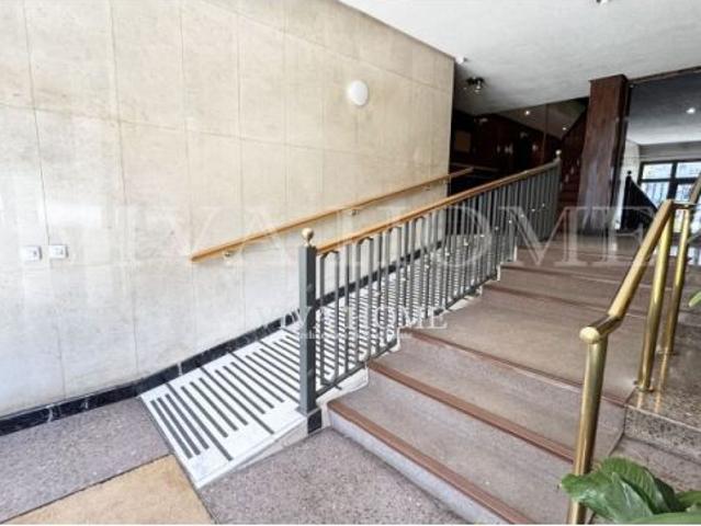 PISO DE 3 HABITACIONES Y DOS BAÑOS CON ASCENSOR Y PORTERO FÍSICO EN MORATALAZ