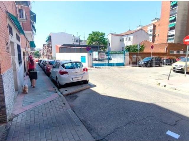 PISO de 3 habitaciones, 2 baños completos, terraza, cocina y salón independiente